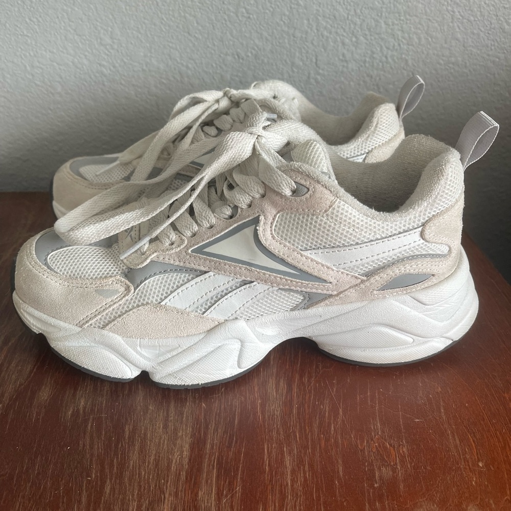 Reebok Women's Beige and White Sneakers